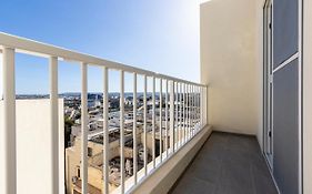 H3 - Modern And Spacious 3 Bedroom Apartment